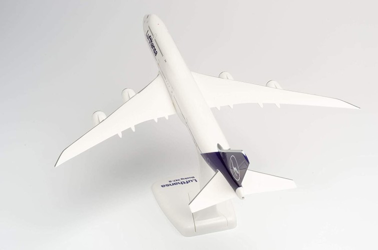 Herpa/Snap-Fit 611930 Lufthansa Boeing 747-8...