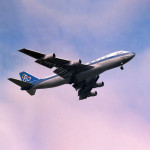 Aviationtag - Olympic Airways Boeing 747 - SX-OAD - Schl&uuml;sselanh&auml;nger aus original Flugzeughaut -