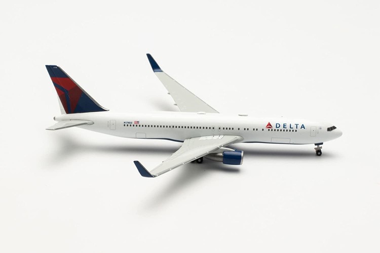 Herpa 535335 Delta Air Lines Boeing 767-300 (mit winglets) &ndash; N178DZ