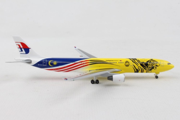Herpa 535359 Malaysia Airlines Airbus A330-300 &ldquo;Harimau Malaya&rdquo; &ndash; 9M-MTG