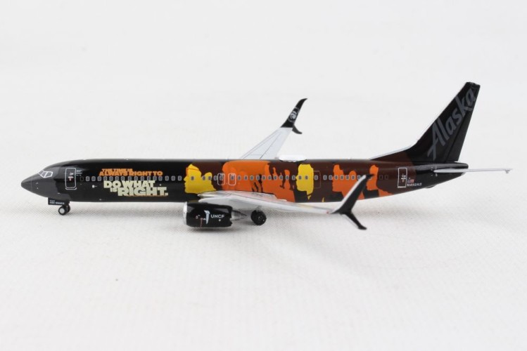 GeminiJets GJASA2026 Boeing 737-900ER Alaska Airlines &quot;Our Commitment&quot; Livery N492AS Scale 1/400