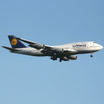 Aviationtag - Lufthansa Boeing 747 - D-ABTE (white) - Schl&uuml;sselanh&auml;nger aus original Flugzeughaut -