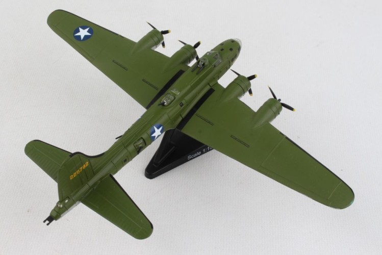POSTAGE STAMP Boeing B-17F Flying Fortress Boeing Bee Scale 1/155