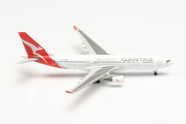 Herpa 535854 Qantas Airbus A330-200 &ndash; VH-EBO...