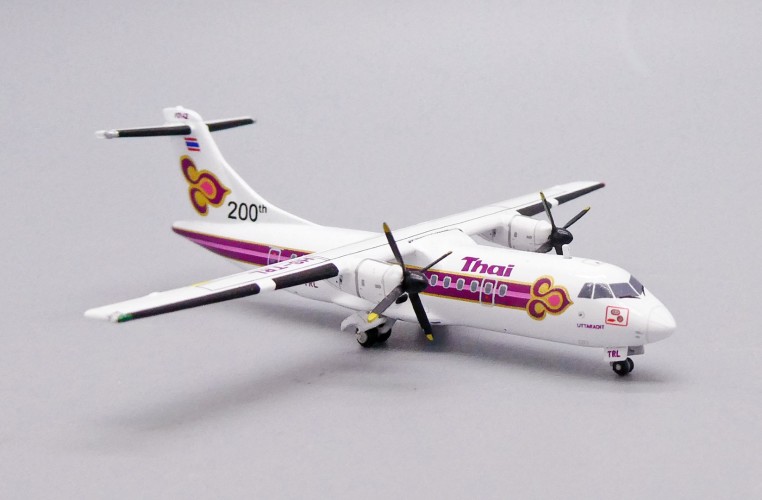 JC Wings Avions de Transport R&eacute;gional ATR 42-320 Thai Airways &quot;200th&quot; HS-TRL Scale 1/400