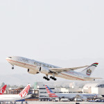 Aviationtag - Etihad Airways - A6-LRB (PEARL/BLACK) - Boeing 777 &ndash; Schl&uuml;sselanh&auml;nger aus original Flugzeughaut - #1